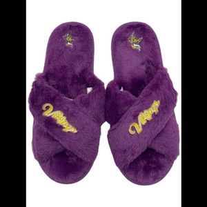 NFL Women's Fur Cross Team Slippers Vikings -